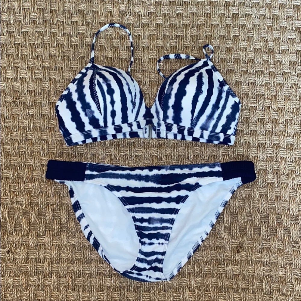 Athleta Blue and White Striped TieDye style Bikini Set sz Med/Large